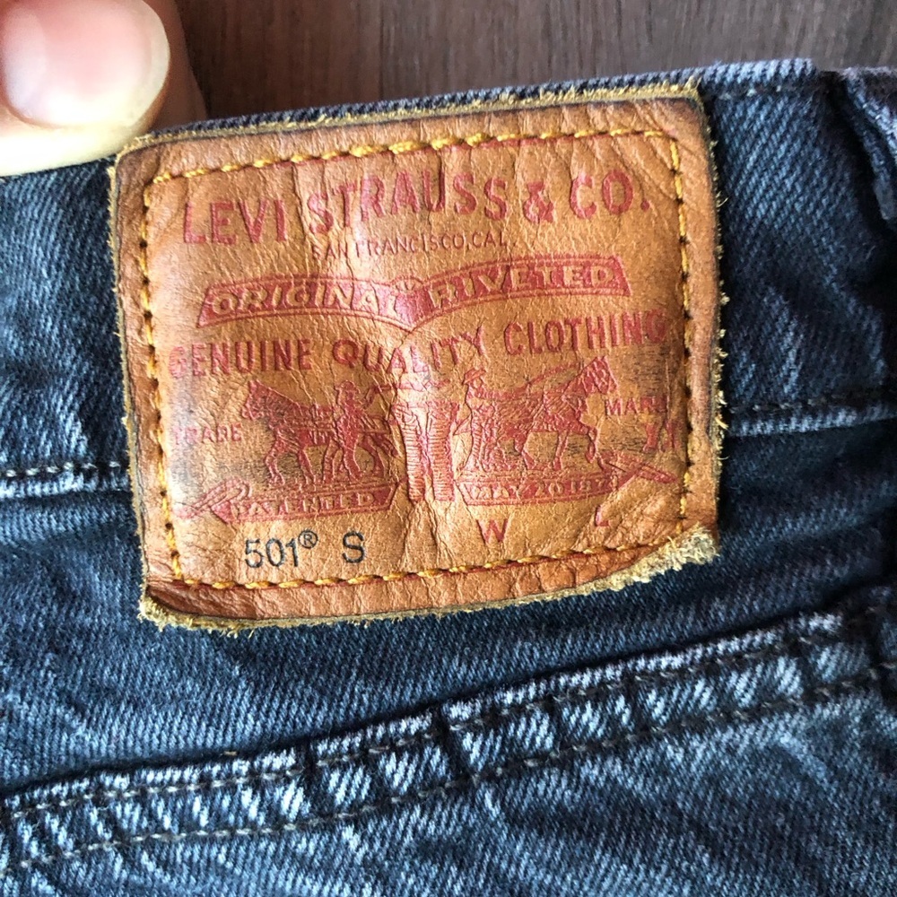 Levis Premium 501 Jeans Womens 28x27 Black Distressed Button Fly Modern BIG E - Picture 5 of 10